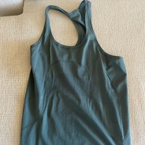 Lululemon tank